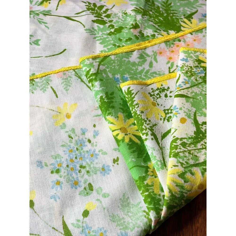 Retro Floral Napkins Yellow Dainty Mod Cottagecore Classic Chic Set of 4‎